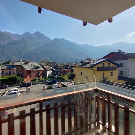 Appartamento Chentre En Ville - A 2 Passi Dal Centro - Parcheggio Gratuito - Cir-Vda-Aosta-0073 Kültér fotó